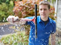 04 ways cleaning house man washing window